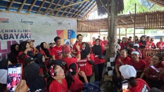 Hujan Ditrobos! Emak-Emak Antusias Sambut Chandra Astan