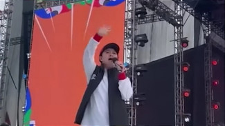 Tolak Tudingan Puan, Relawan 02 Bantah Settingan Salam 2 Jari di Kampanye 03