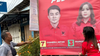 Sejumlah Caleg Lakukan Bersih - Bersih APK Secara Mandiri Jelang Masa Tenang Pemilu 2024