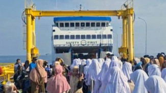 Tradisi Pulang Kampung Ratusan Santri ke Madura Jelang Bulan Ramadhan