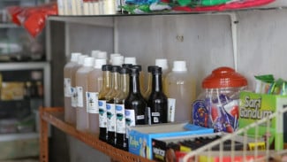 Sejumlah Warung di Banyuwangi Mulai Jual Sembako dalam Kemasan Daur Ulang