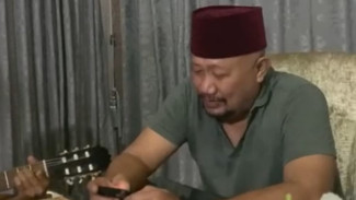 Bakal Calon Bupati Banyuwangi, Sumail Abdullah Nyanyikan Lagu Kelangan, Ayo Tebak Kodenya