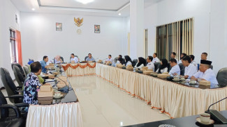 Ratusan PTT Geruduk Kantor DPRD Bondowoso, Ada Apa?