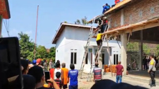 Seorang Pria Tewas Tersangkut di Genteng Saat Perbaiki Atap Balai Desa