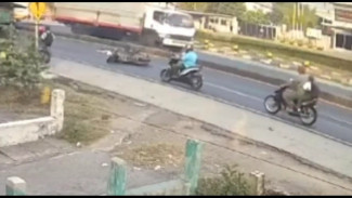 Ibu dan Anak Tewas Kecelakaan Saat Berboncengan Motor, Suami Selamat