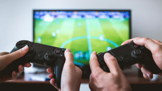 Dari Hobi Jadi Cuan: Gimana Sih Cara Gamer Dapat Duit dari Main Game?