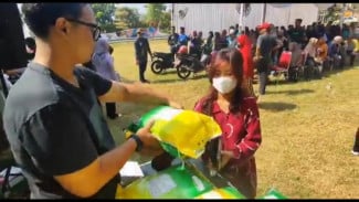 Antrean Panjang Warga Pasuruan Buru Beras Murah, Harga di Pasar Melambung