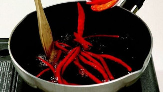 Menggoreng Cabai Tanpa Letupan: Kiat Sederhana untuk Menghindari Luka Bakar