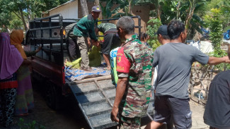 IRT yang Rusak Rumah Sendiri Masih Sering Mengamuk, Sanima Dievakuasi ke Puskesmas Licin