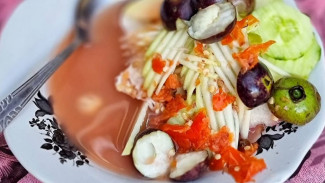 Nikmati Sensasi Pedas Rujak Kuah Pindang Bali di Rumah