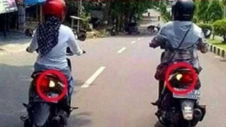 Misteri Sein Kanan Belok Kiri Emak-Emak Terjawab, ini 5 Alasan yang Bikin Bingung!