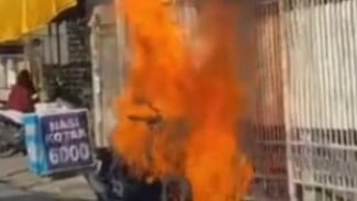 Motor Warga Ludes Terbakar, Diduga Akibat Konsleting Listrik