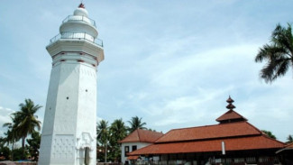Masjid Agung Banten: Keagungan Sejarah dan Bisikan Mistis di Tanah Jawara
