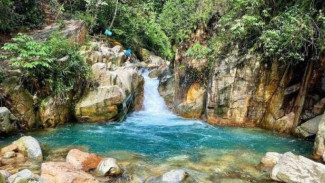 Curug Leuwi Hijau: Keajaiban Tersembunyi di Balik Hutan Banten Pesona Zamrud dan Bisikan Mistis