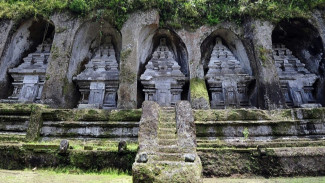 Menyingkap Tabir Gunung Kawi: Dari Ritual Kuno hingga Potensi Wisata yang Belum Tergali