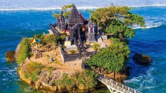 Pantai Balekambang Malang: Tanah Lot-nya Jawa Timur