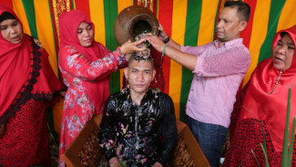 Manoe Pucok Menyelami Jejak Mistis dan Filosofi Tari Perkawinan Aceh Barat Daya