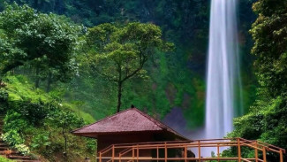 Menguak Misteri Curug Cimahi Jejak Bidadari di Balik Keindahan Air Terjun