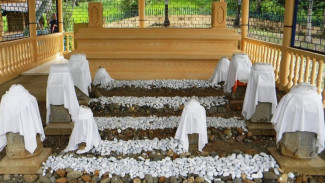 Di Tanah Para Raja: Mengungkap Misteri dan Keagungan Makam Po Teumeureuhom di Aceh Jaya