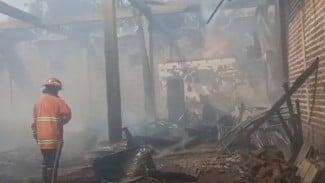 Gudang Mebel Antik di Pasuruan Ludes Terbakar, Ratusan Juta Rupiah Hangus!