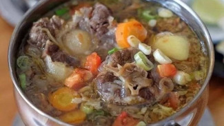 Sop Iga Sapi Gurih dan Sedap, Nikmati Kehangatan Hidangan Lezat di Rumah!