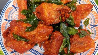 Ayam Goreng Merah Malaysia: Sensasi Rasa Pedas dan Gurih yang Bikin Ketagihan!