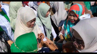 Khofifah Indar Parawansa Sapa Warga Pasuruan: Persiapan Debat Kedua dan Komitmen Terhadap Pelayanan