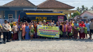 Polresta Banyuwangi, Gelorakan Mobil Sayur Dalam Sosialisasi Pilkada 2024 Sambil Berbagi