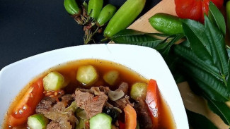 Garang Asem Daging: Perpaduan Asam Segar dan Bumbu Kaya Rempah yang Menggoda Selera