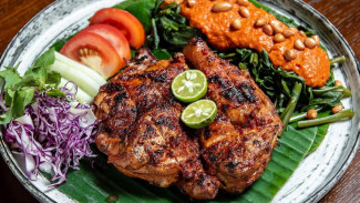 Rahasia Ayam Bakar Madu Terasa Gurih dan Tidak Pahit Saat Disantap Ternyata Ada di Langkah Ini