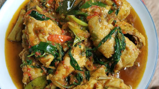 Resep Ayam Rica Rica Khas Manado Asli dengan Teknik Masak Api Kecil Agar Bumbu Meresap ke Tulang