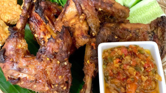 Ayam Bakar Taliwang: Pedas Gurih yang Menggoda Selera