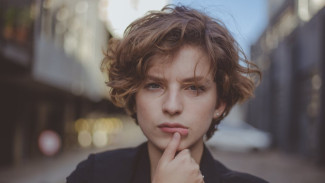 Rambut Pendek Juga Bisa Stylish! Ini Trik Rahasia Menatanya, Tampil Beda Setiap Hari!