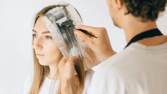 Warnai Rambut Sendiri di Rumah, Hemat Budget dan Hasil Tetap Cetar! Ini 5 Tips Jitunya!