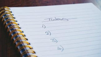 Bingung Tugas Menumpuk? Ini Cara Efektif Menyusun To-Do List Biar Semua Kelar!