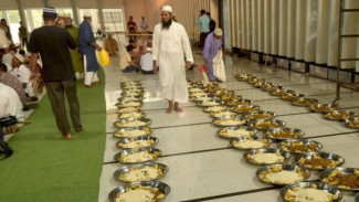 5 Alasan Mengapa Kamu Harus Nyobain Buka Bersama di Masjid