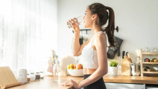 Tetap Segar dan Berenergi! Ini Tips Minum Saat Puasa Agar Tubuh Tidak Dehidrasi