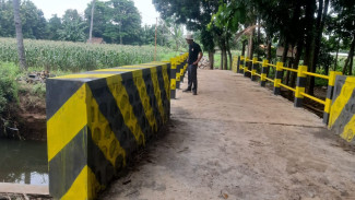 Rusak Diterjang Banjir Bandang, Jembatan Penghubung Antar Dusun di Desa Alasbuluh Sudah Diperbaiki