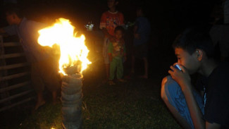 Ronjok Sayak: Gemerlap Api di Malam Takbiran Bengkulu