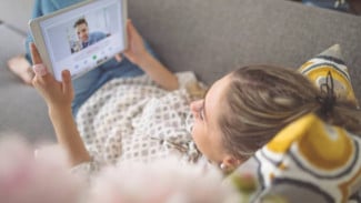 Menjaga Ego dalam Hubungan LDR: Kunci Keharmonisan Jarak Jauh