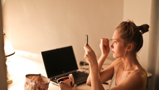 6 Tips Pakai Cushion Anti Crack, Makeup Lebih Flawless