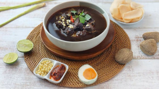 Sup Hitam Khas Surabaya yang Semakin Mendunia, Begini Cara Buatnya