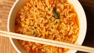 Benarkah Konsumsi Mi Instan Dapat Menyebabkan Radang Usus Buntu?