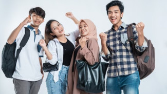 Lo Gak Antisosial, Cuma Belum Punya Jurus Ini! 5 Social Skill Buat Lo yang Minder dan Takut Bergaul