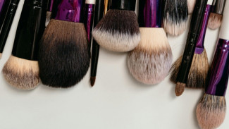 Begini Cara Membersihkan Brush Make Up, Cantik Perlu, Kesehatan Kulit Wajah Juga Harus Terjaga