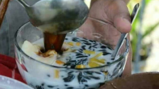 Manis Dan Segar, Es Dawet Ireng Minuman Unik Khas Purworejo