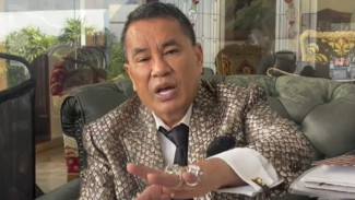 Hotman Paris Bela Paula Verhoeven: Kalau Istri Dituduh Kena HIV, Suami Juga Harus Diperiksa