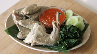 Bukan Goreng, Tapi Rebus! Resep Ayam Pop Khas Restoran Padang Ini Bikin Nasi Cepat Habis