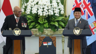 Perdana Menteri Rabuka: Terima Kasih, Presiden Prabowo Serahkan Hibah Rp101,2 Miliar ke Republik Fiji