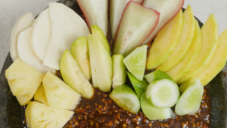 Mudah dan Enak! Inilah Resep Rujak Buah yang Bisa Kamu Coba Sendiri di Rumah